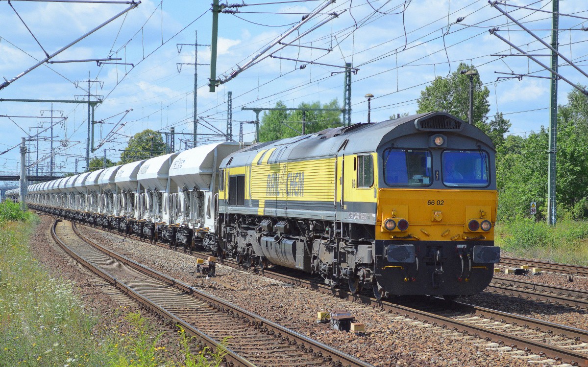 Captrain/ITL 6602 (266 030-6) mit Schüttgutwagenzug am 23.07.15 Bhf. Flughafen Berlin-Schönefeld.