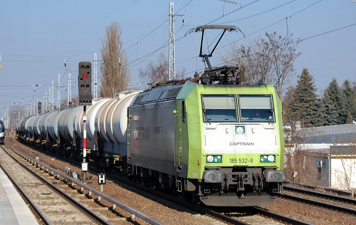 Captrain/ITL Lok 185 532-9 mit Kesselwagenzug am 25.02.14 Berlin-Karow.