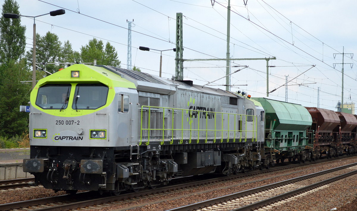 Captrain/ITL Tiger 250 007-2 mit einem Schüttgutwagenzug am 28.07.16 Durchfahrt Bf. Flughafen Berlin-Schönefeld. Nochmals Grüße an den Tf.