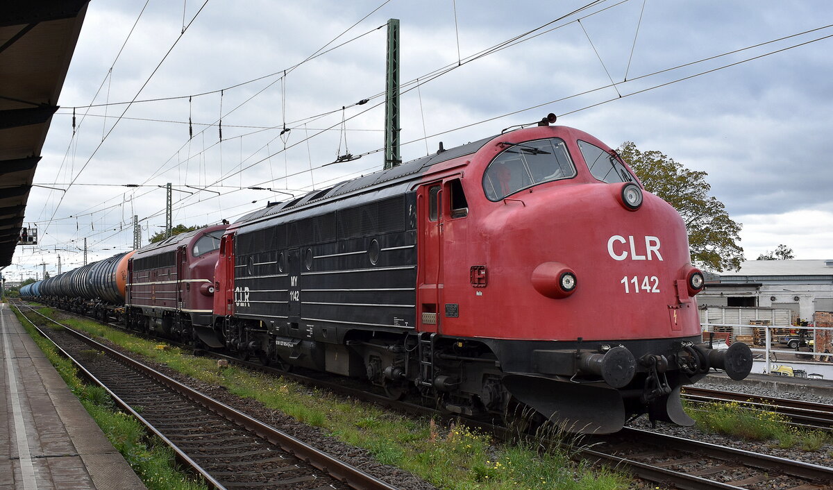 Cargo Logistik Rail-Service GmbH, Barleben (CLR) mit der Doppeltraktion NoHAB AA16  My 1142  (NVR:  92 80 1227 005-6 D-CLR ) +  My 1151  (NVR:  92 80 1227 009-8 D-CLR ) und einem Kesselwagenzug (Ethanol) am 18.09.25 Höhe Bahnhof Magdeburg-Neustadt.