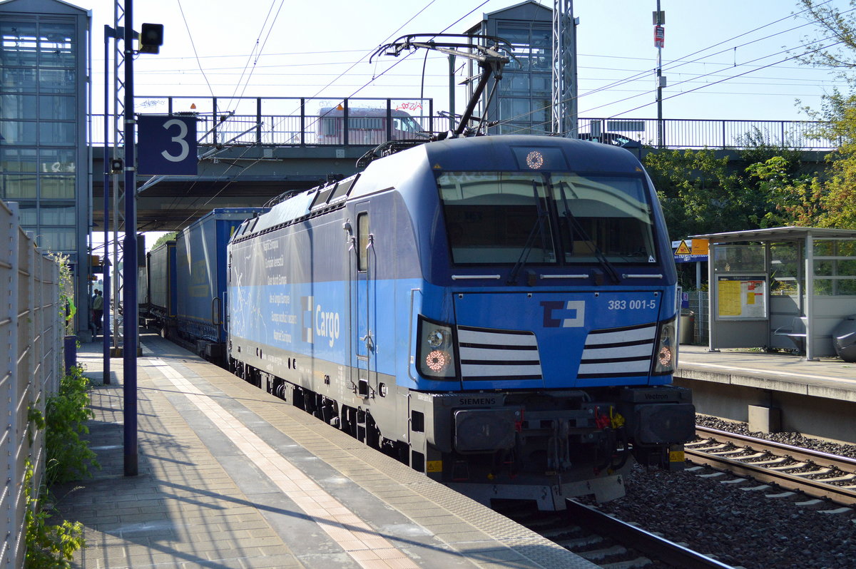 CD Cargo 383 001-5 mit KLV-Zug (LKW-Walter Trailer) am 05.09.17 Bf. Berlin-Hohenschönhausen.