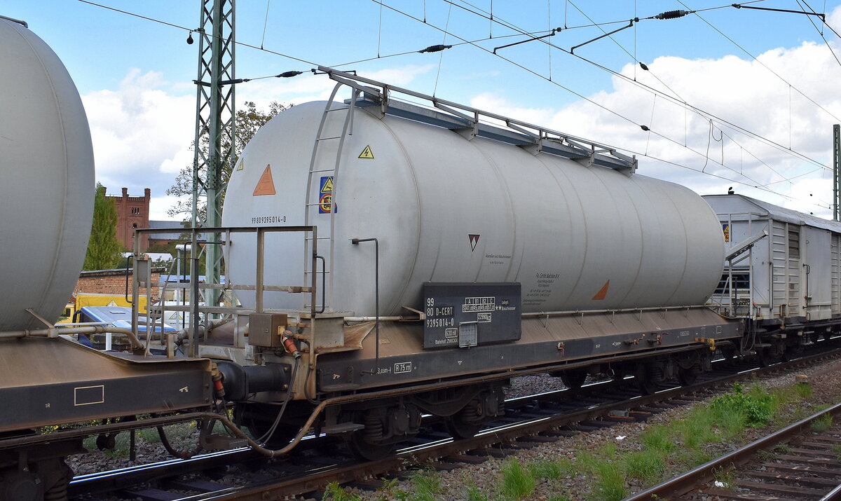 Certis Belchim B.V. Railservice mit einem Kesselwagen für Brauchwasser mit der Nr. 99 80 D-CERT 9395014-0 Bahnhof: ZWICKAU des firmeneigenen Unkrautvernichtungszuges am 23.09.25 Höhe Bahnhof Magdeburg-Neustadt.