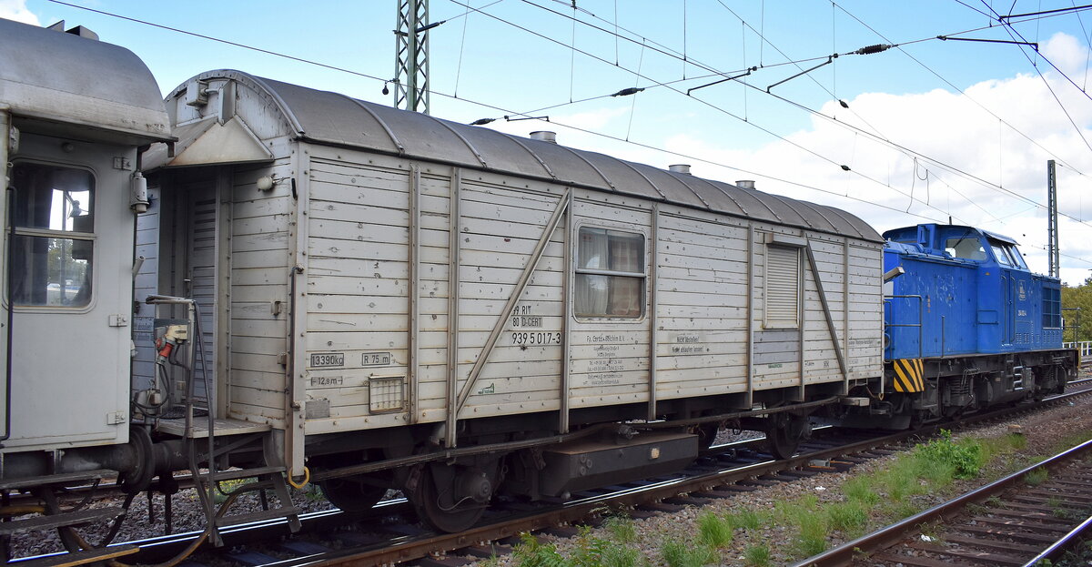 Certis Belchim B.V. Railservice mit einem Beiwagen mit der Nr. 99 80 D-CERT 9395017-3 Bahnhof: ZWICKAU des firmeneigenen Unkrautvernichtungszuges am 23.09.25 Höhe Bahnhof Magdeburg-Neustadt.