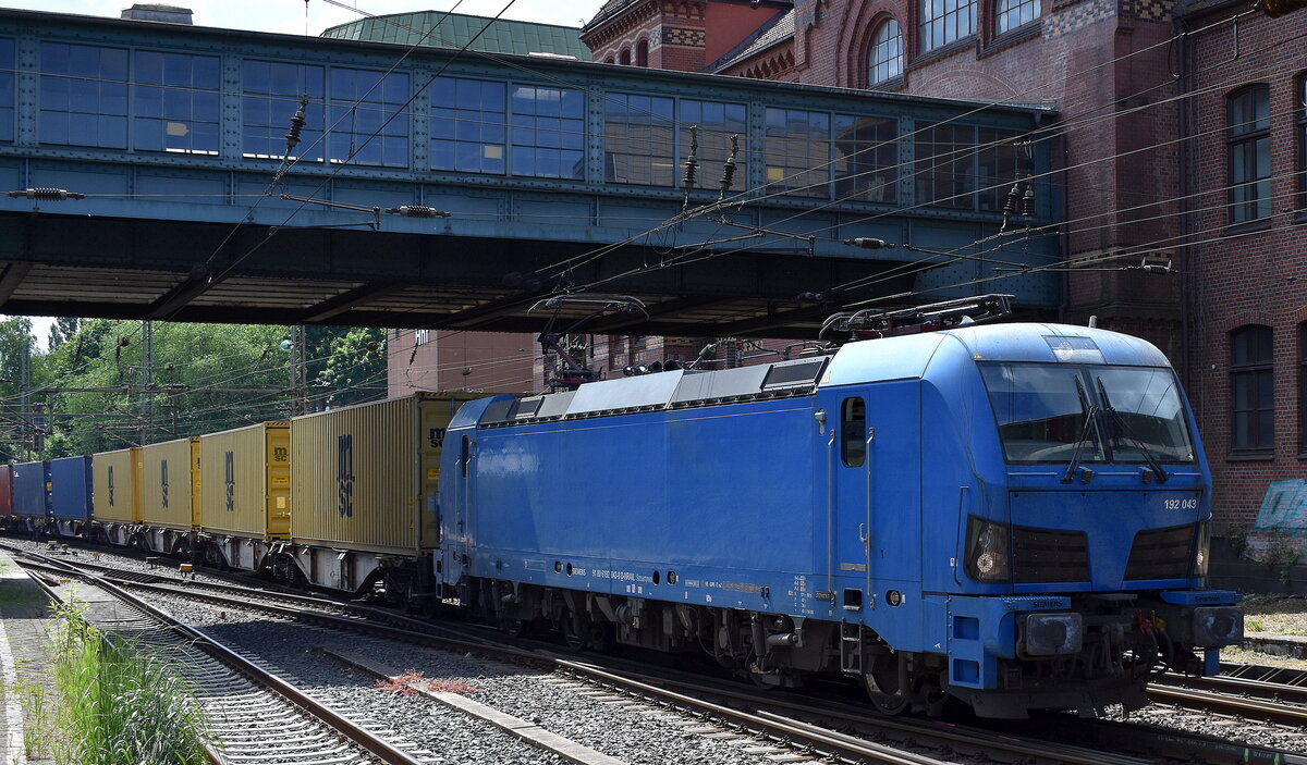 CFL Cargo Deutschland GmbH, Niebüll [D] mit der geleasten northrail Smartron  192 043  [NVR-Nummer: 91 80 6192 043-8 D-NRAIL] und einem Containerzug Richtung Hamburger Hafen am 20.05.25 Höhe Bahnhof Hamburg-Harburg.