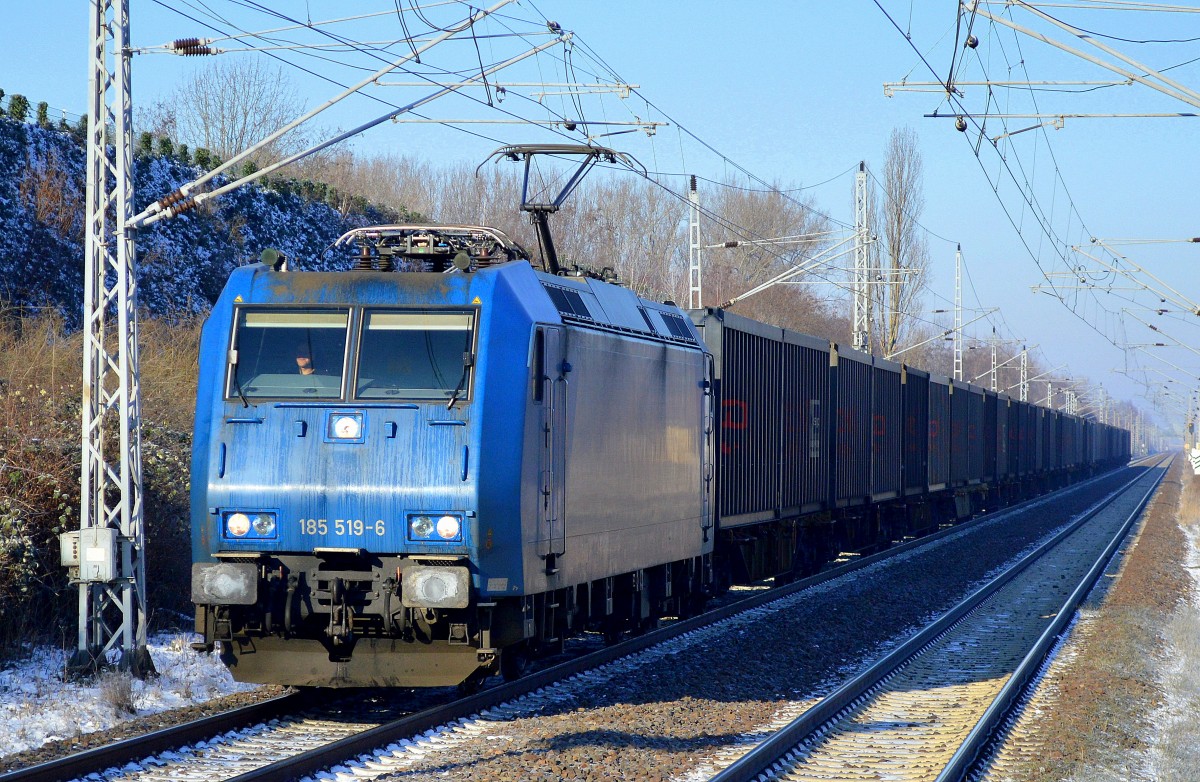 CFL Cargo mit 185 519-6 und ThyssenKrupp Containerzug am 22.01.15 Berlin-Hohenschönhausen.