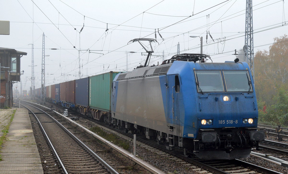CFL Cargo mit ihrer 185 518-8 und Containerzug am 19.10.17 Berlin-Köpenick.