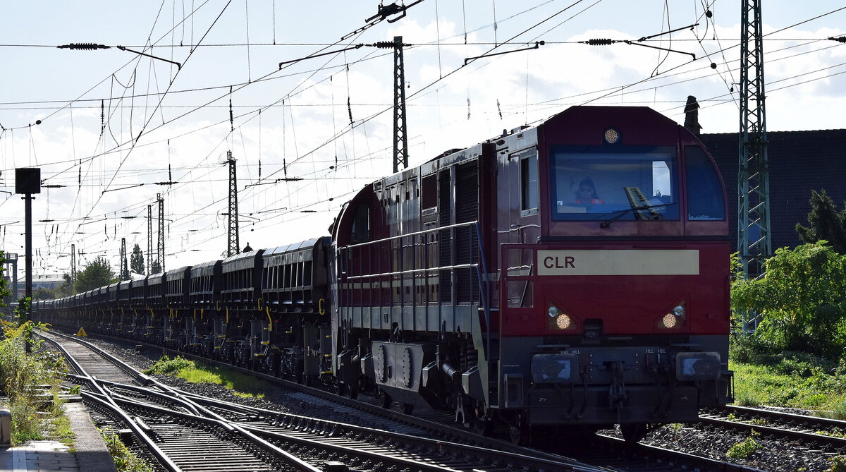 CLR - Cargo Logistik Rail-Service GmbH, Barleben-Ebendorf [D] mit ihrer MaK G 2000-3 BB [NVR-Nummer: 92 80 1272 204-9 D-CLR] und einem Ganzzug Schüttgutkippwagen der Fa. Willke Logistics GmbH (leer) am 15.09.25 Höhe Bahnhof Magdeburg-Neustadt. Viele Grüße an den Tf.!!!