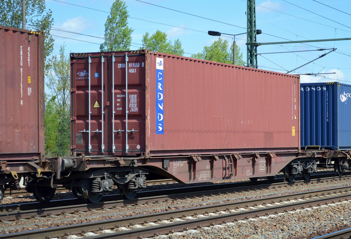 Containertragwagen der DB mit der Nr. 31 TEN 80 D-DB 4543 223-0 Sgns 681 am 04.05.15 Bhf. Flughafen Berlin-Schönefeld.