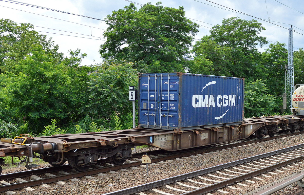 Containertragwagen vom Einsteller AAEC mit der Nr. 37 RIV 80 D-AAEC 4557 144-5 Sgns 135 am 30.06.16 Berlin Köpenick.