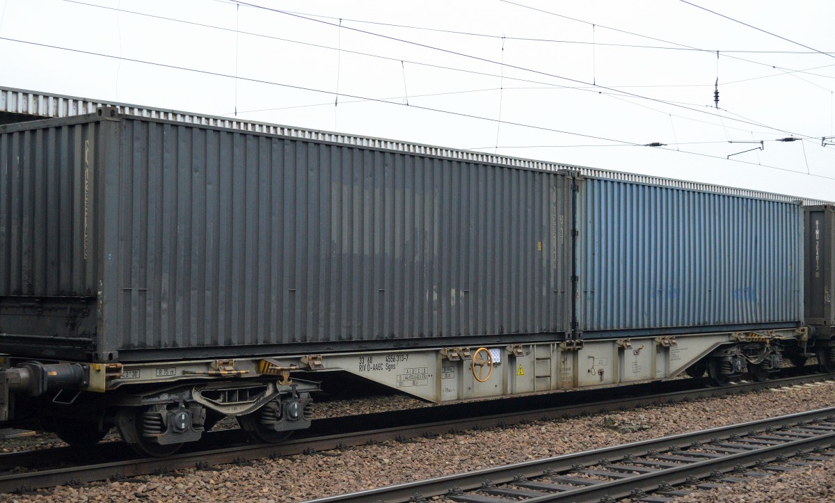 Containertragwagen mit der Nr. 33 RIV 68 D-AAEC 4556 313-7 Sgns 7 am 15.02.16 Bhf. Flughafen Berlin-Schönefeld.