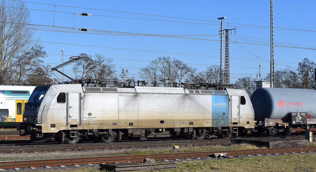 CTL Logistics GmbH, Berlin [D] mit der geleasten Railpool Lok  E 186 271-3  [NVR-Nummer: 91 80 6186 271-3 D-Rpool] und einem Kesselwagenzug (leer) am 04.03.25 Höhe Bahnhof Frankfurt (Oder).