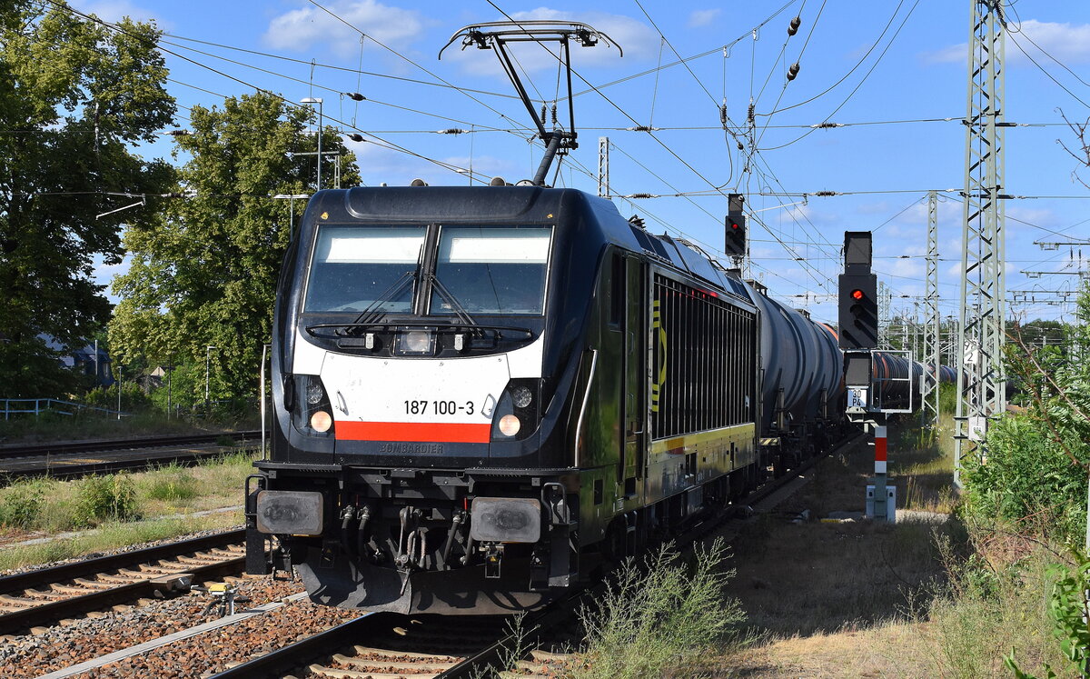 CTL Logistics GmbH, Berlin [D] mit der geleasten BRECE Lok  187 100  [NVR-Nummer: 91 80 6187 100-3 D-DISPO] und einem Kesselwagenzug für Dieselkraftstoff am 19.06.25 Höhe Bahnhof Ruhland.