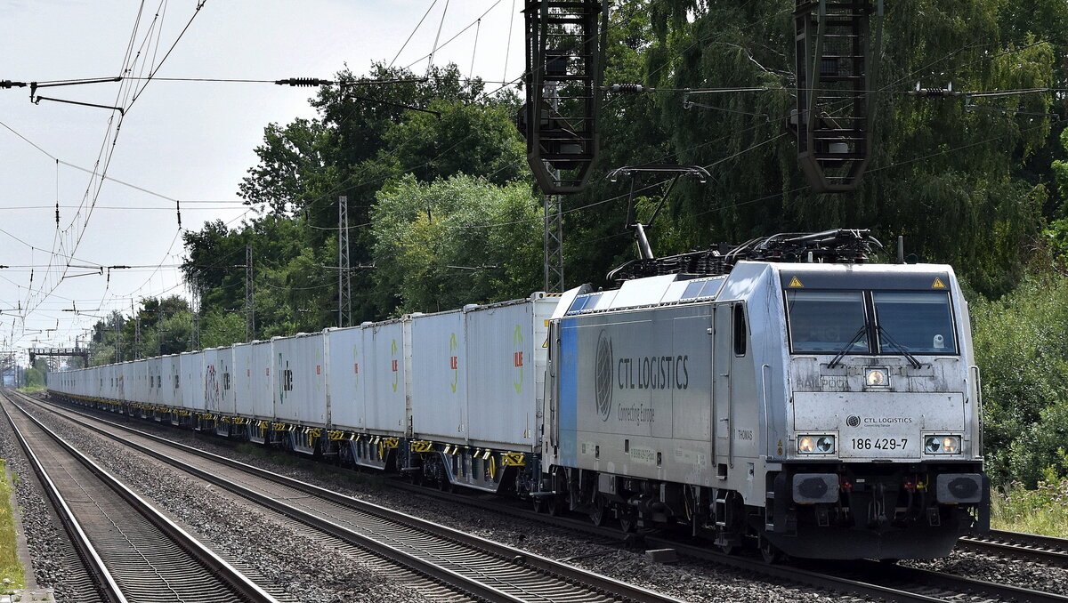 CTL Logistics GmbH, Berlin [D] mit der geleasten Railpool Lok  186 429-7 , Name:  THOMAS  [NVR-Nummer: 91 80 6186 429-7 D-Rpool] und einem Containerzug am 07.08.25 Höhe S-Bahnhof Dedensen/​Gümmer.