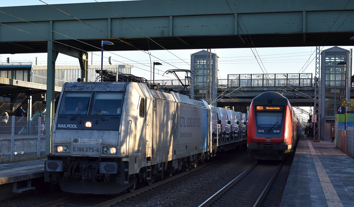 CTL Logistics GmbH, Berlin [D] mit der geleasten Railpool Lok   E 186 275-4 , Name:  ANDREAS  [NVR-Nummer: 91 80 6186 275-4 D-Rpool] und einem Nutzfahrzeug-Transportzug (fabrikneue VW Fahrzeuge aus polnischer Produktion) am 19.01.26 Durchfahrt Bahnhof Berlin-Hohenschönhausen.