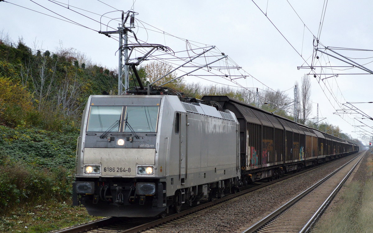 CTL mit der akiem-Mietlok 186 264-8 und ganzzug Schiebewandwagen am 13.11.17 Berlin-Hohenschönhausen.