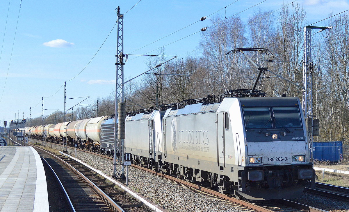 CTL mit akiem Mietlok 186 266-3 mit der akiem Mietlok 186 261-4 und der polnischen MRCE Lok ES 64 F4-453 (91 51 5170 027-4 PL-DISPO) auch aktuell CTL? und Ganzzug Gasdruckkesselwagen (Ammoniak) am Haken, 24.03.17 Mühlenbeck bei Berlin.