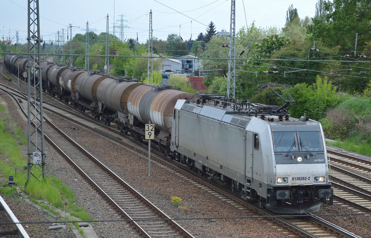 CTL mit der akiem Mietlok 186 262-2 und Kesselwagenzug (leer) Richtung Stendell am 13.05.17 Berlin-Springpfuhl.