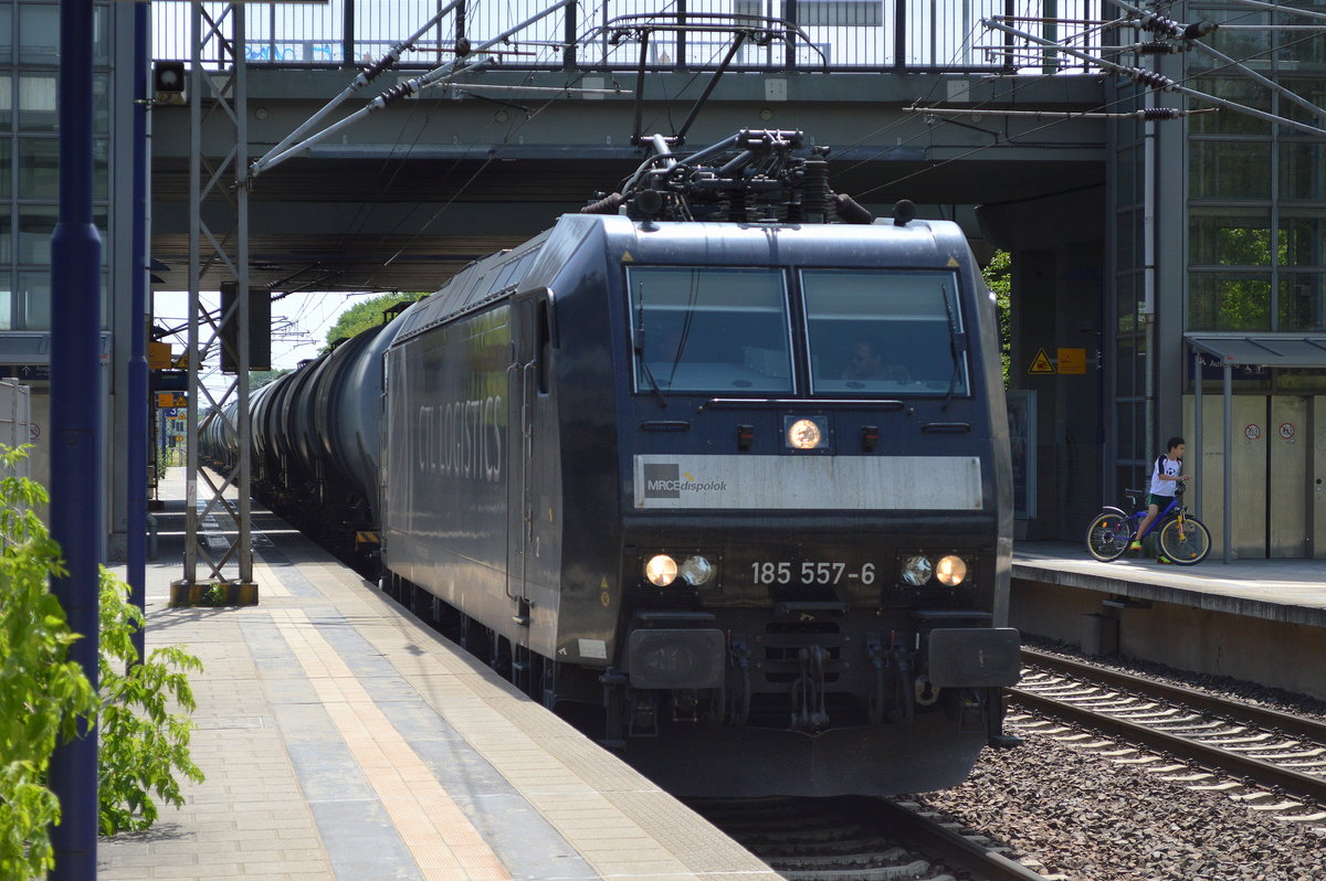 CTL mit der MRCE 185 557-6 und Kesselwagenzug (leer) Richtung Stendell am 22.06.17 Bf. Berlin-Hohenschönhausen.