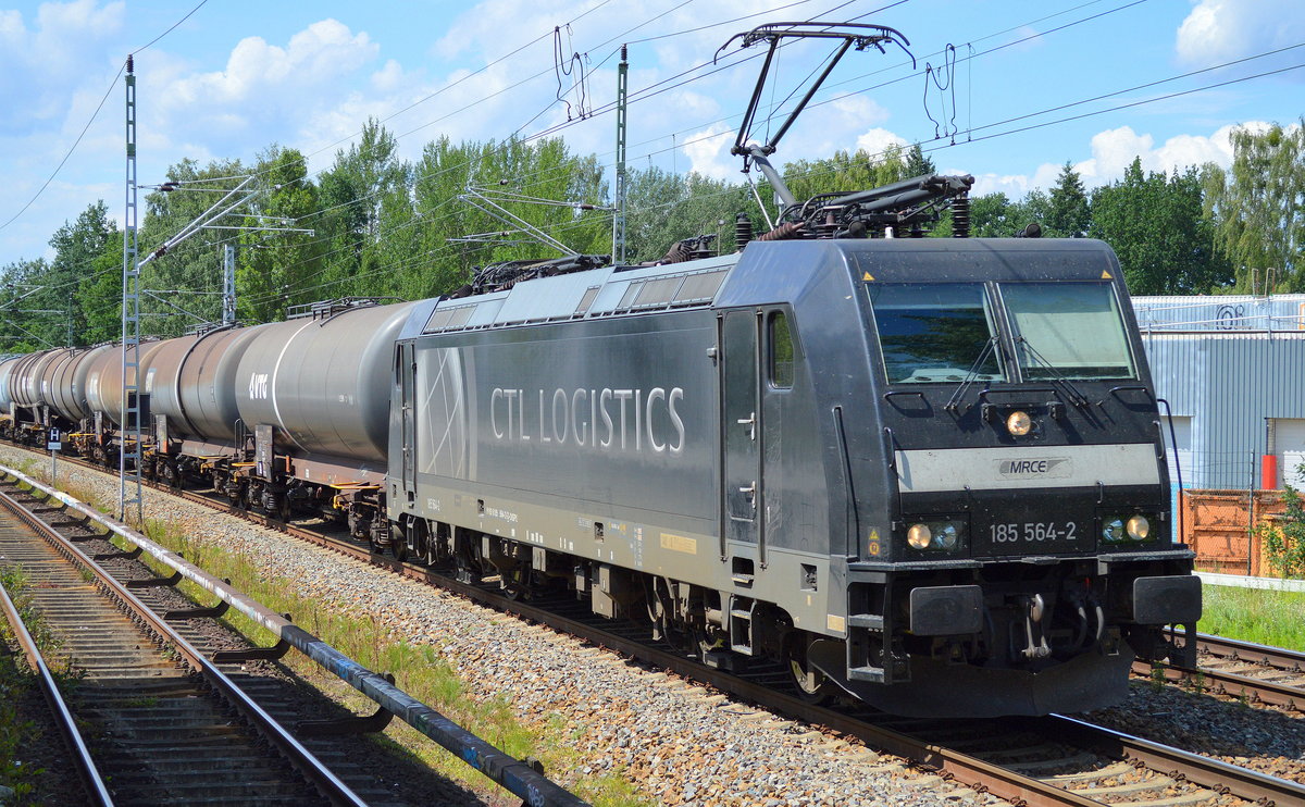CTL mit der MRCE 185 564-2 mit Kesselwagenzug (leer) Richtung Stendell am 14.07.17 Mühlenbeck bei Berlin.