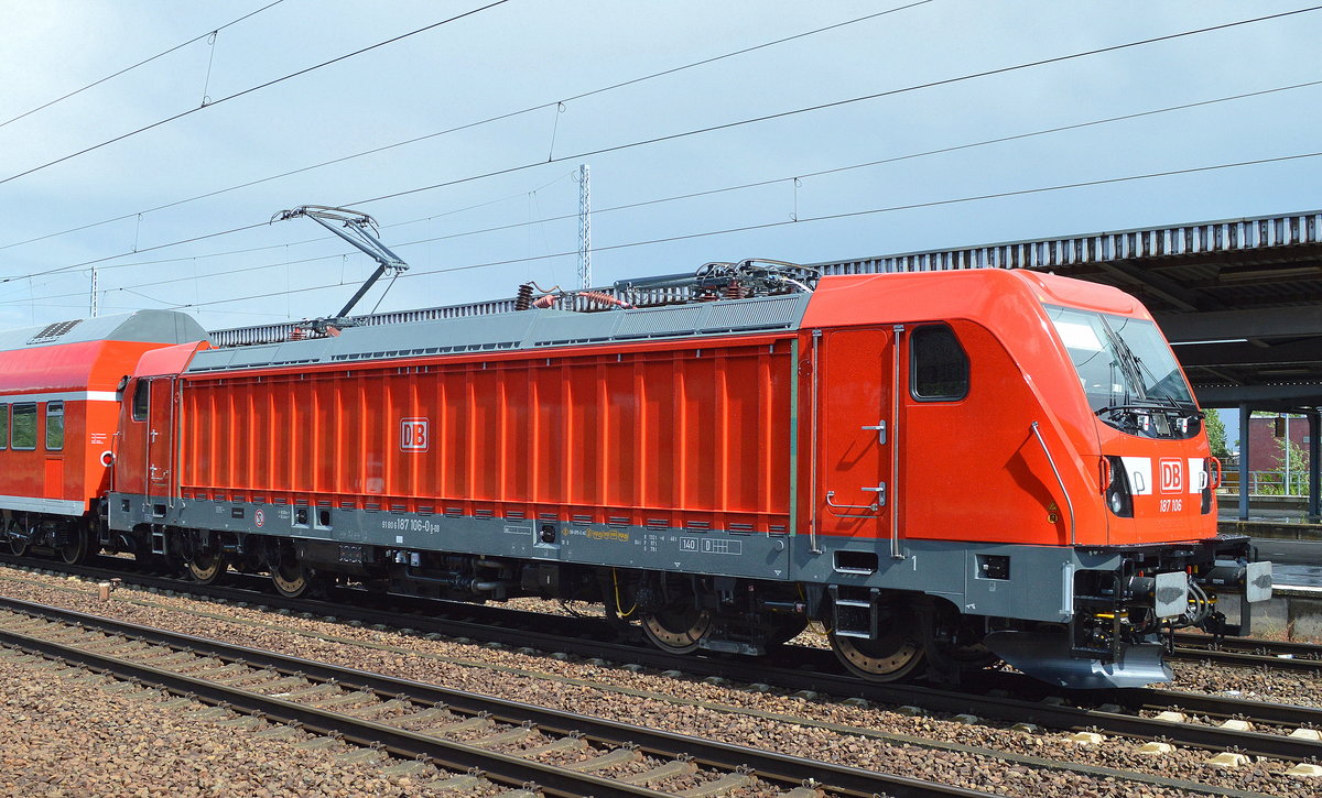 Da auch die Lichtverhältnisse relativ optimal waren noch ein Bild von der Test- und Messfahrt von 187 106-0 am 06.07.16 Bf. Flughafen Berlin-Schönefeld.