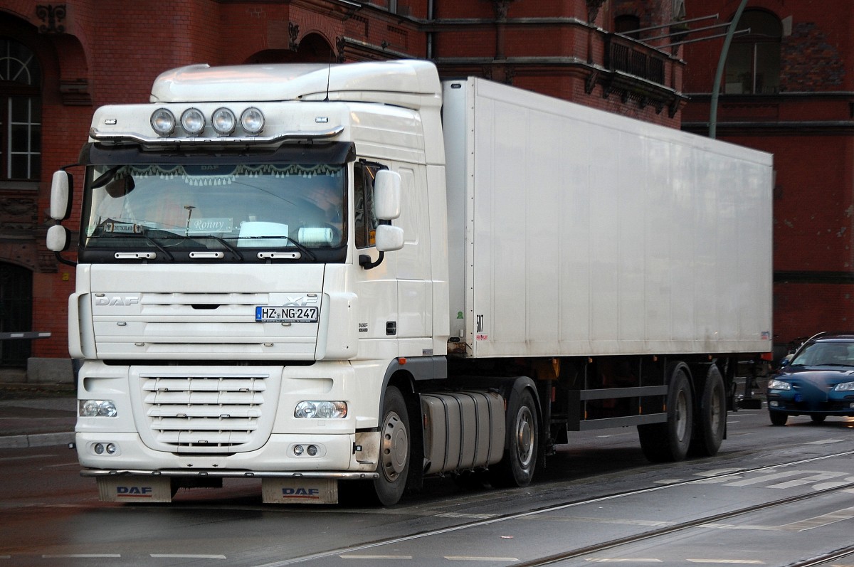 DAF XF 105.450 Sattelzug am 07.01.14 Berlin-Pankow