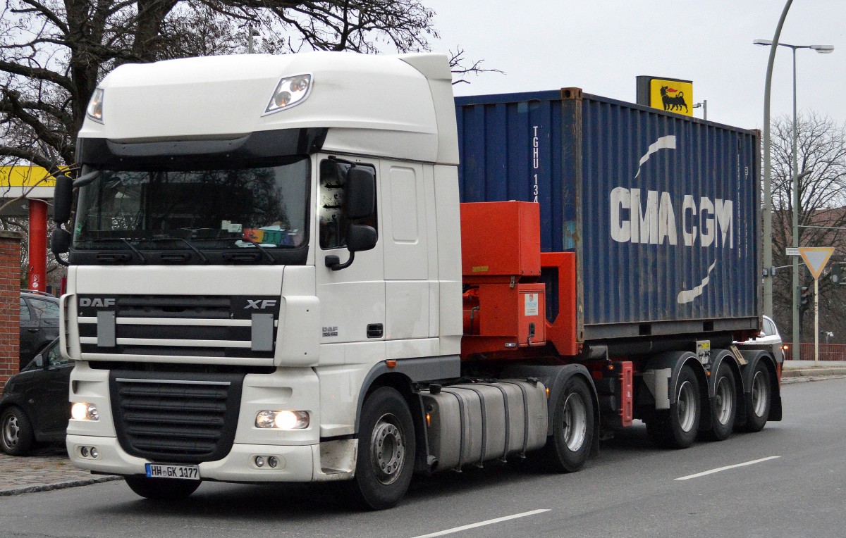 DAF XF 105.450 Sattelzug mit Containerträgerauflieger Richtung Berliner Westhafen am 09.01.15