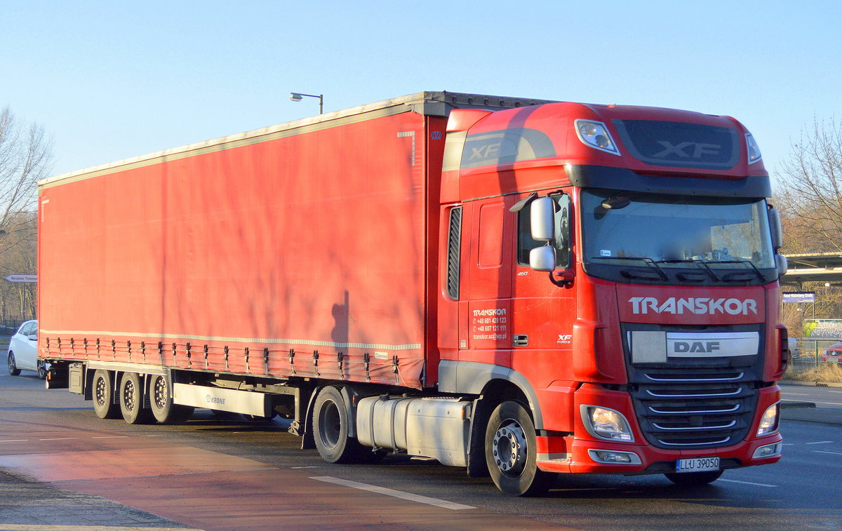 DAF XF 460 EURO 6 Zugmaschine mit Trailer der polnischen Sped.TRANSKOR am 27.01.17 Berlin-Marzahn.