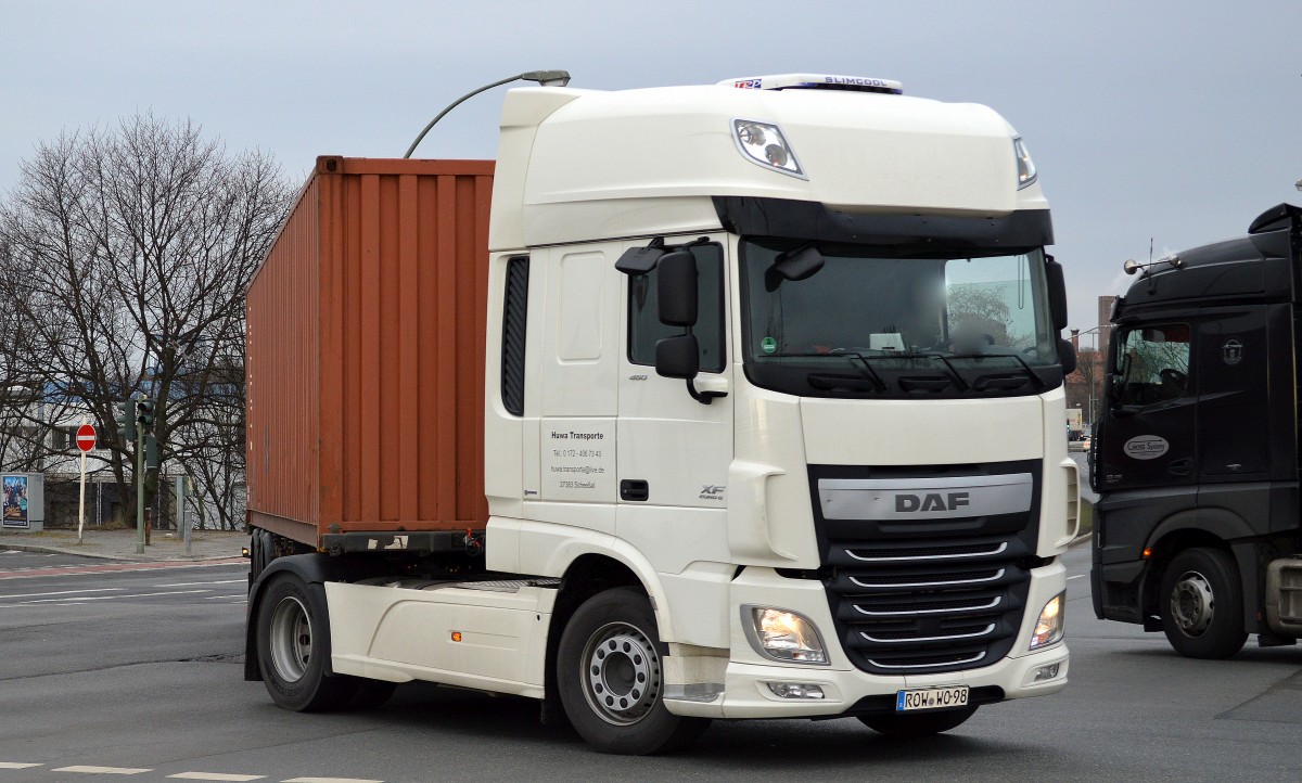 DAF XF 460 (EURO6) Zugmaschine der Sped. Huwa Transporte mit Containerauflieger Einafhrt Berlin-Westhafen am 28.01.15