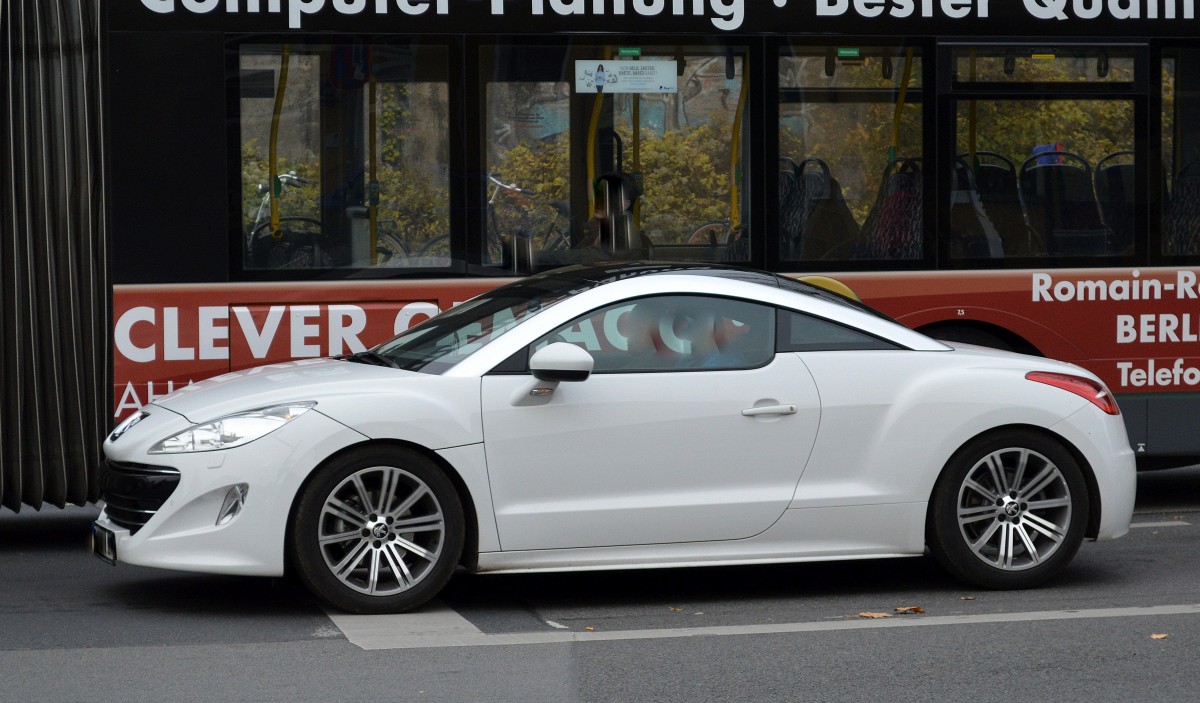 Das Design eines Peugeot 308 CC ist und bleibt eines der schönsten im Bereich Sportcoupé meiner Meinung nach, 05.11.14 Berlin-Pankow.