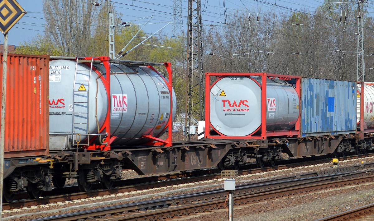 Das deutsche Unternehmen TWS Tankcontainer-Leasing-CEplus GmbH ist auf die Vermietung von Tankcontainern spezialisiert, hier zwei am 03.04.14 Mühlenbeck/Mönchmühle bei Berlin.