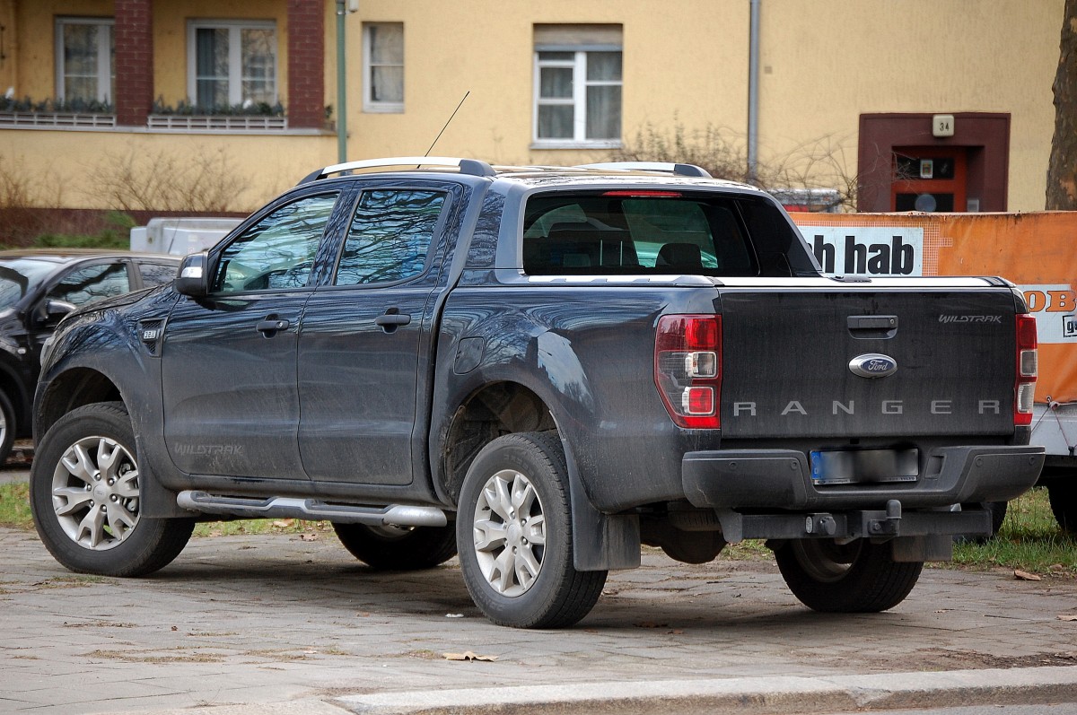 Das FORD RANGER WILDTRACK Pickup ist wahrlich ein tolles Teil (ist meine pers�nliche Ansicht), 17.12.13 Berlin-Pankow. 