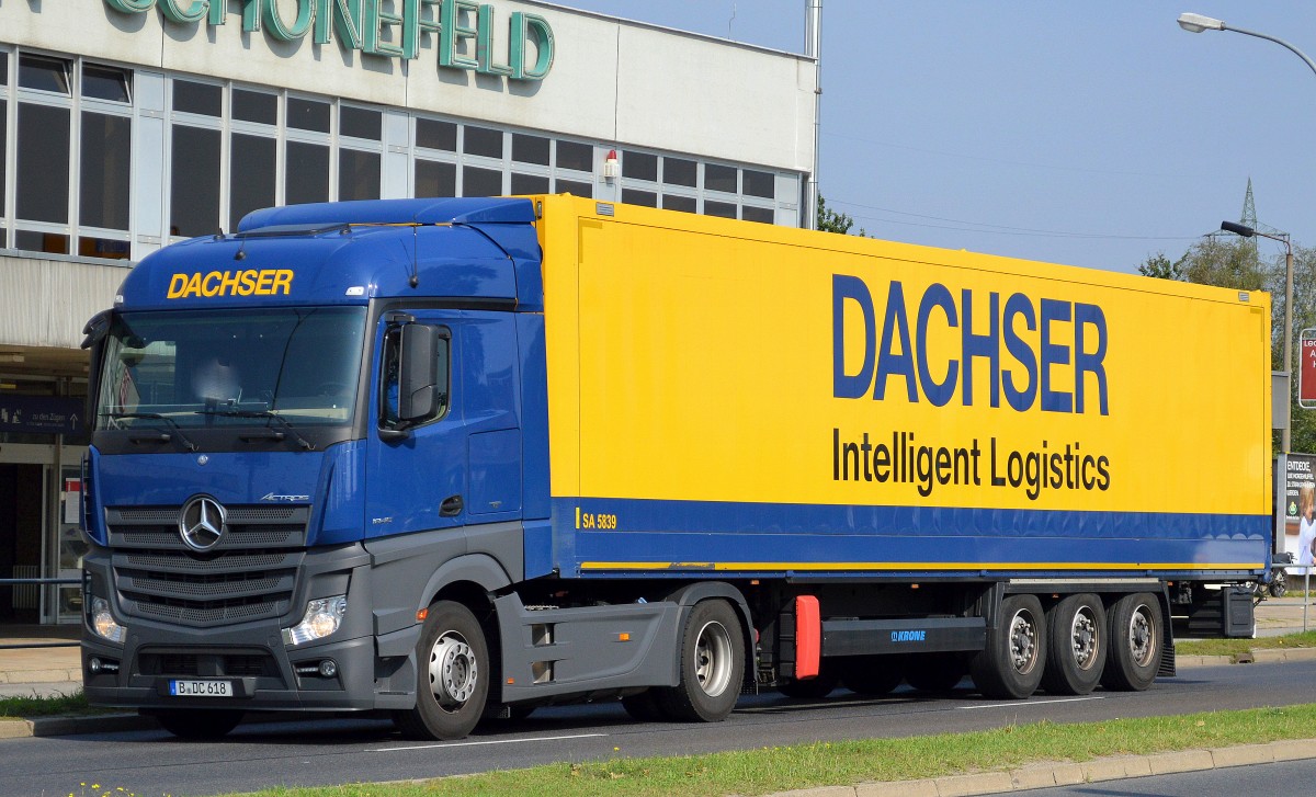 Das Logistikunternehmen DACHSER mit MB NEW ACTROS 1845 Sattelzug am 16.09.14 Bhf. Flughafen Berlin-Schönefeld.