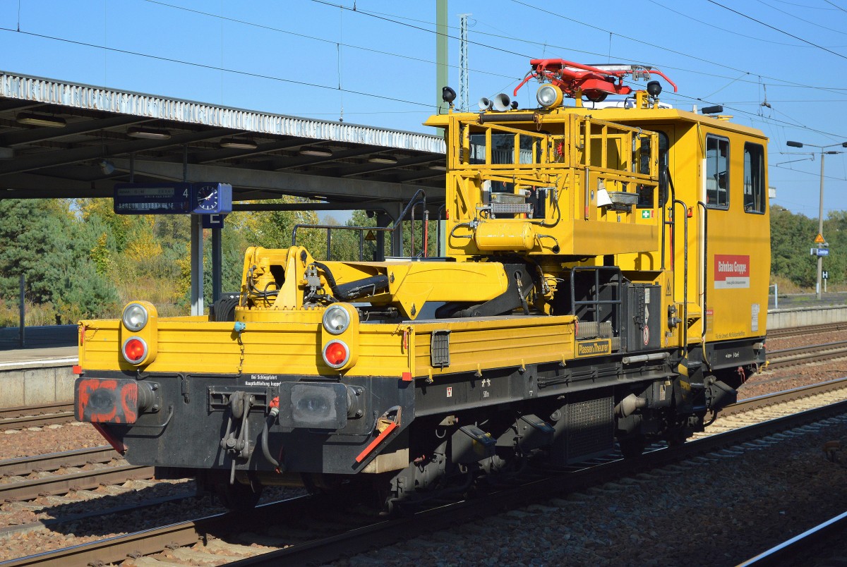 DB Bahnbau Gruppe mit einem MTW 100 am 11.10.15 Bhf. Flughafen Berlin-Schönefeld.