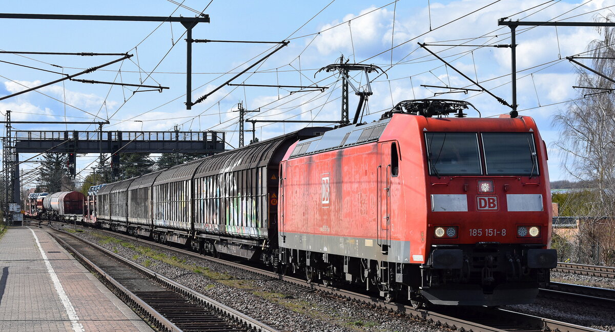 DB Cargo AG, Mainz [D]  185 151-8  [NVR-Nummer: 91 80 6185 151-8 D-DB] und einem gemischten Güterzug am 01.04.25 Höhe Bahnhof Niederndodeleben. Viele Grüße an den Tf. !!!!
