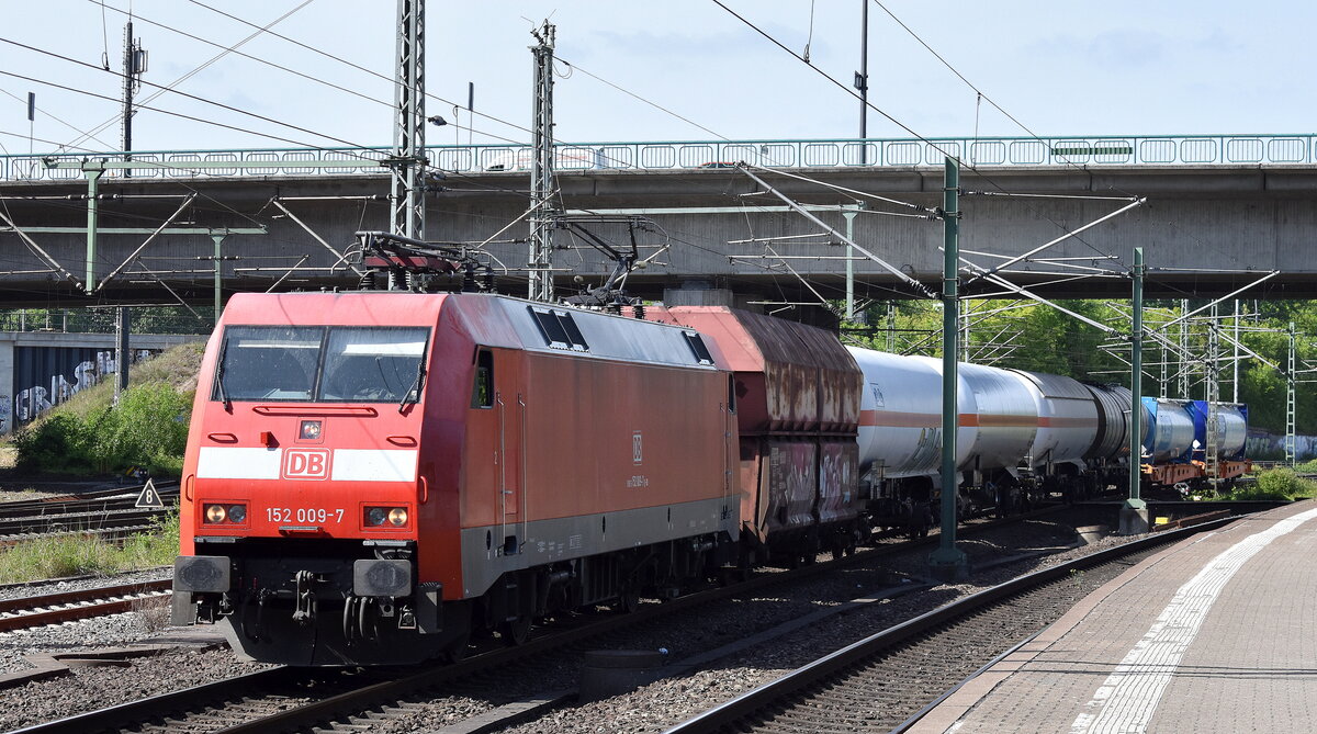 DB Cargo AG, Mainz [D] mit ihrer  152 009-7  [NVR-Nummer: 91 80 6152 009-7 D-DB] und einem gemischten Güterzug Richtung Maschen am 14.05.25 Durchfahrt Bahnhof Hamburg-Harburg.