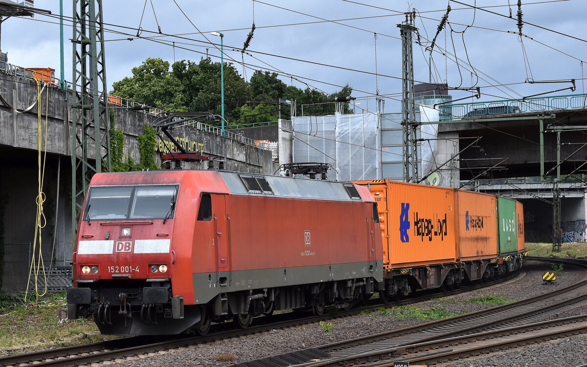 DB Cargo AG, Mainz [D] mit ihrer  152 001-4  [NVR-Nummer: 91 80 6152 001-4 D-DB] verlässt mit e4inem Containerzug den Hamburger Hafen am 27.05.25 Höhe Bahnhof Hamburg-Harburg.