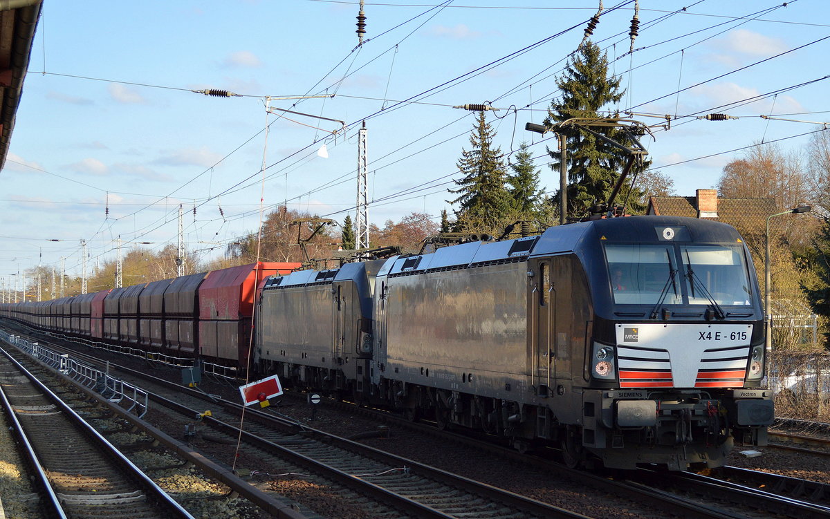 DB Cargo mit dem MRCE Vectron Doppelgespann 193 615-2 (X4 E - 615) + 193 616-0 (X4 E - 616) und Erzzug (leer) am 27.02.17 Berlin-Hirschgarten.