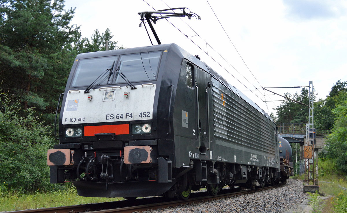 DB Cargo mit MRCE Dispolok E 189-452 und einem gemischten Güterzug am 31.07.16 Berlin-Wuhlheide. 