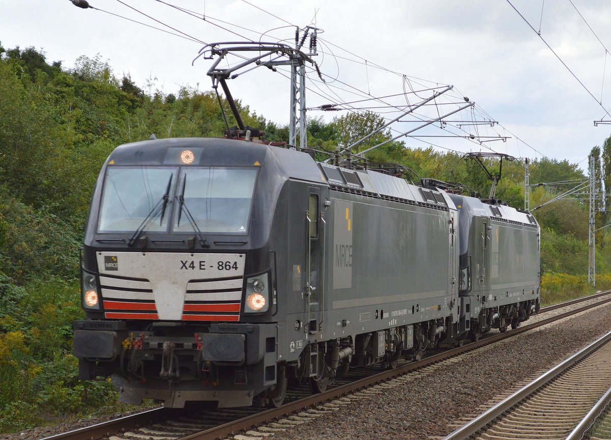 DB Cargo mit der MRCE Vectron Doppeltraktion X4 E - 864/193 864-6 + X4 E - 860/193 860-4 am 12.09.17 Durchfahrt Bf. Berlin-Hohenschönhausen.