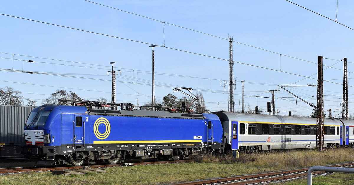 DB Fernverkehr AG [D] mit der geleasten BRCE Vectron   X4 E - 639  [NVR-Nummer: 91 80 6193 639-2 D-DISPO] und EC aus Polen bei der Einfahrt Bahnhof Frankfurt/Oder am 13.11.25