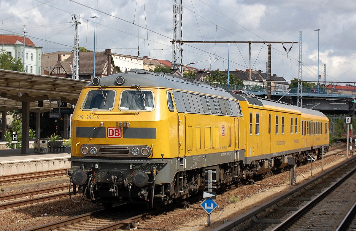 DB Netz 218 392-9 schiebt den Schienenpr�fzug 1 am 14.08.13 durch den Bhf. Berlin-Lichtenberg.