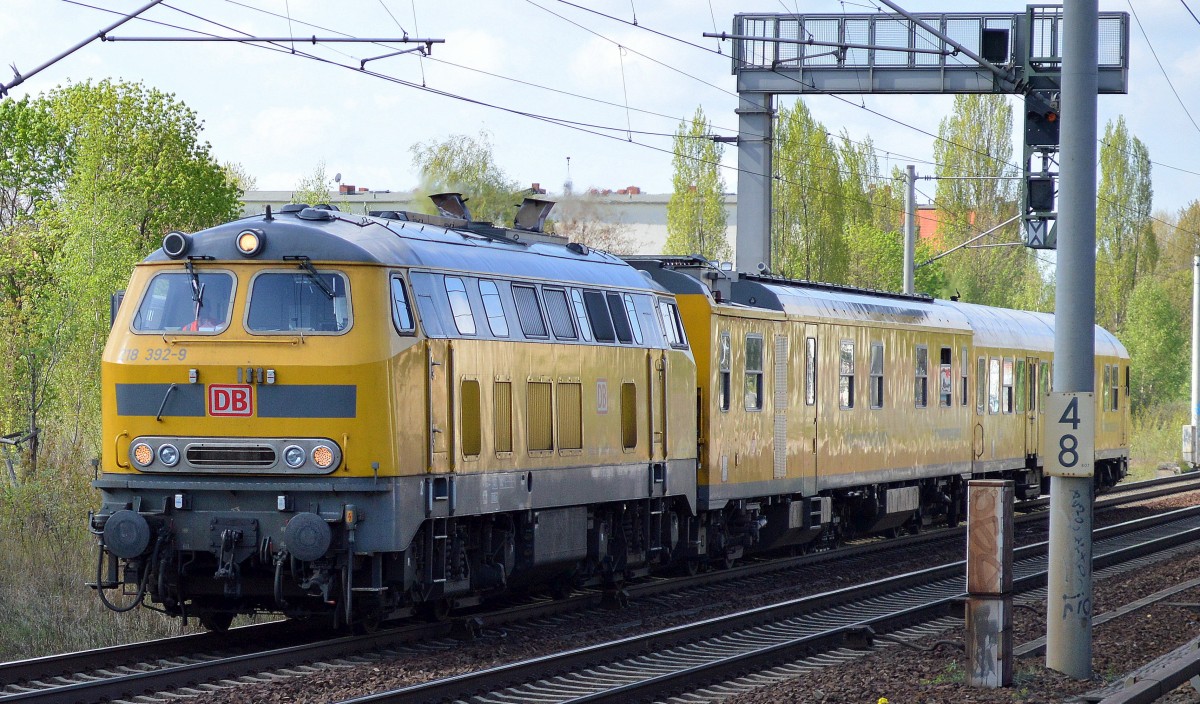 DB Netz 218 392-9 unterwegs mit dem Schienenprüfzug am 29.04.15 Richtung Bernau gesichtet in Berlin-Pankow.