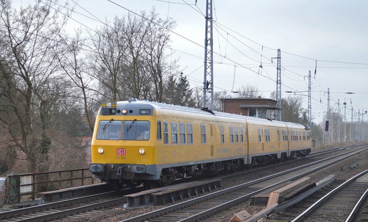 DB Netz Instandhaltung mit dem Fahrwegmesszug 719 501/719 001 heute Richtung Bernau unterwegs 18.02.15 Berlin-Karow.