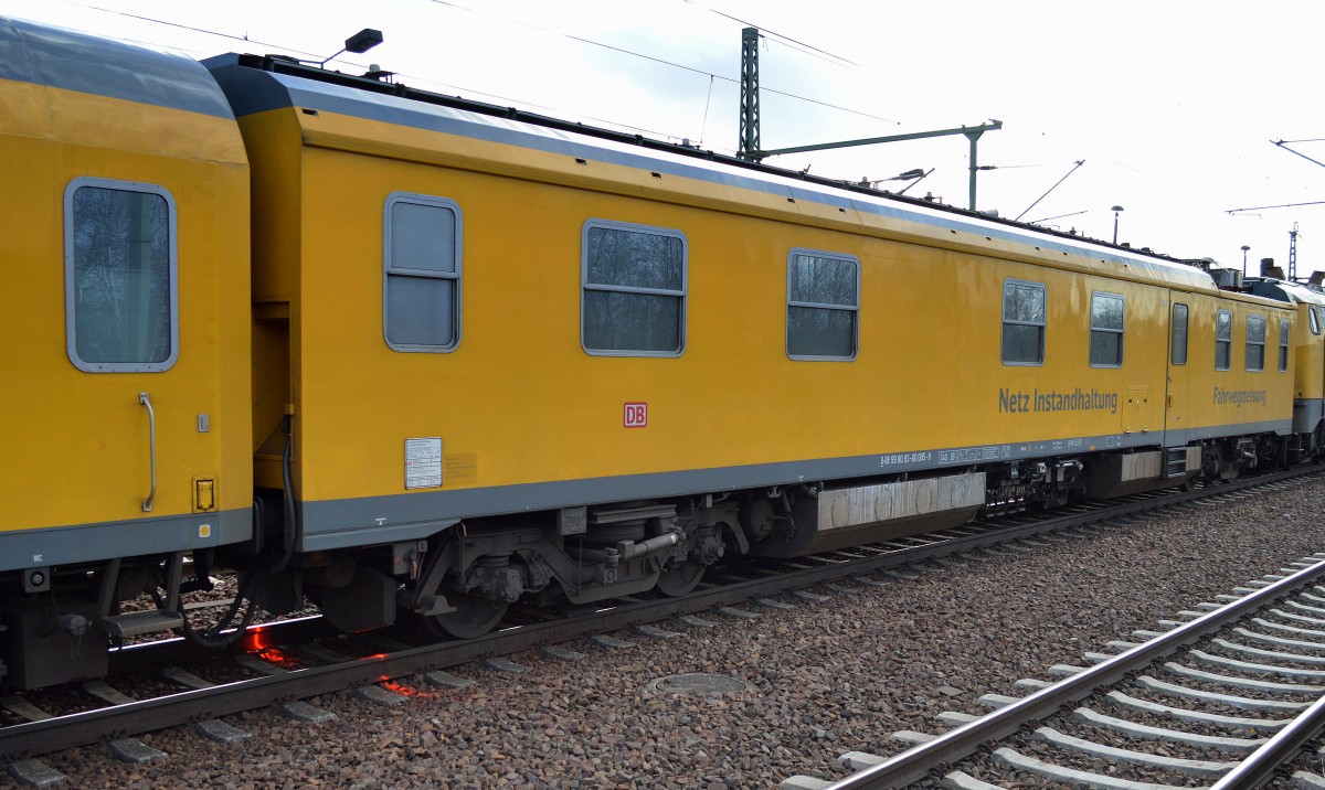 DB Netz Instandhaltung mit dem Fahrwegmesszug mit der Nr. D-DB 99 80 93-60 005-9 am 19.11.15 Bhf. Flughafen Berlin-Schönefeld. 