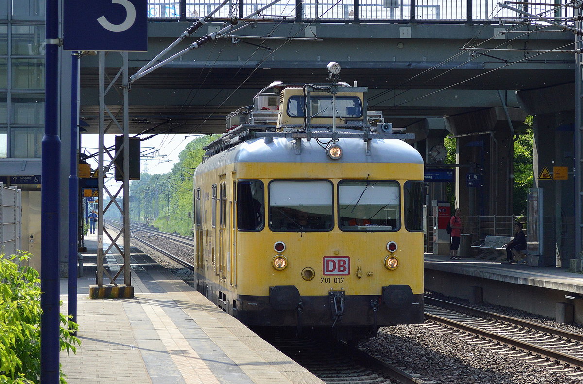 DB Netz mit dem Diagnose VT 701 017 am 30.05.17 Durchfahrt Bf. Berlin-Hohenschönhausen.