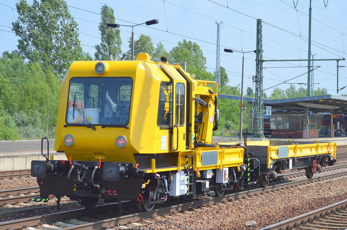 DB Netz mit GAF + Beiwagen am 30.05.16 Bf. Flughafen Berlin-Schönefeld.