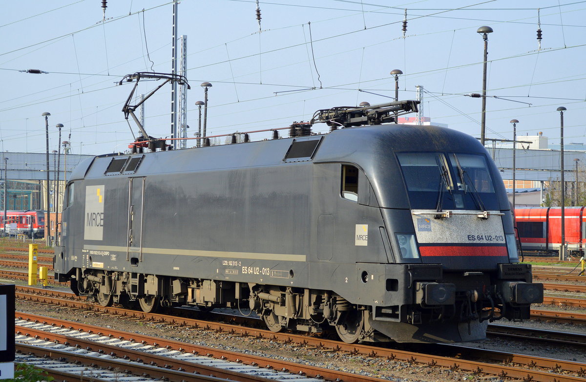 DB Regio mit der seit längeren mit dem täglichen IRE zwischen Berlin und Hamburg beschäftigten MRCE Dispo 182 513-2/ES 64 U2-013 nach Abschluss der Tour am Vormittag beim Rangieren im Bf. Berlin-Lichtenberg. 