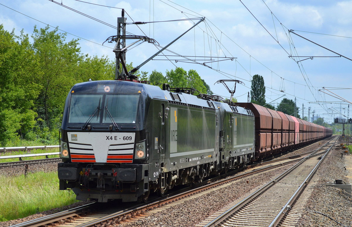 DB Schenker mit X4 E - 609 + X4 E - 607 und Erzzug (leer) am 09.06.16 Berlin Hohenschönhausen.