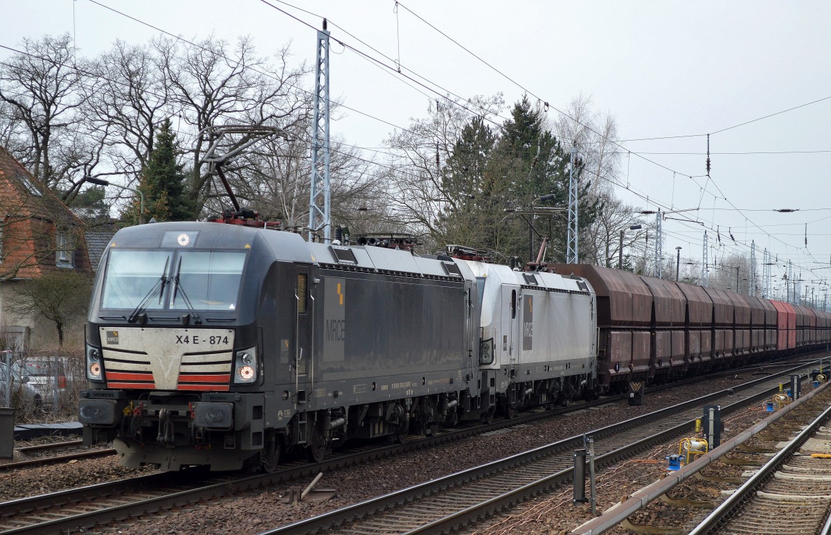 DB Schenker Rail mit Doppeltraktion X4 E - 874 + X4 E - 612 und Erzzug am 03.03.16 Berlin-Hirschgarten. 