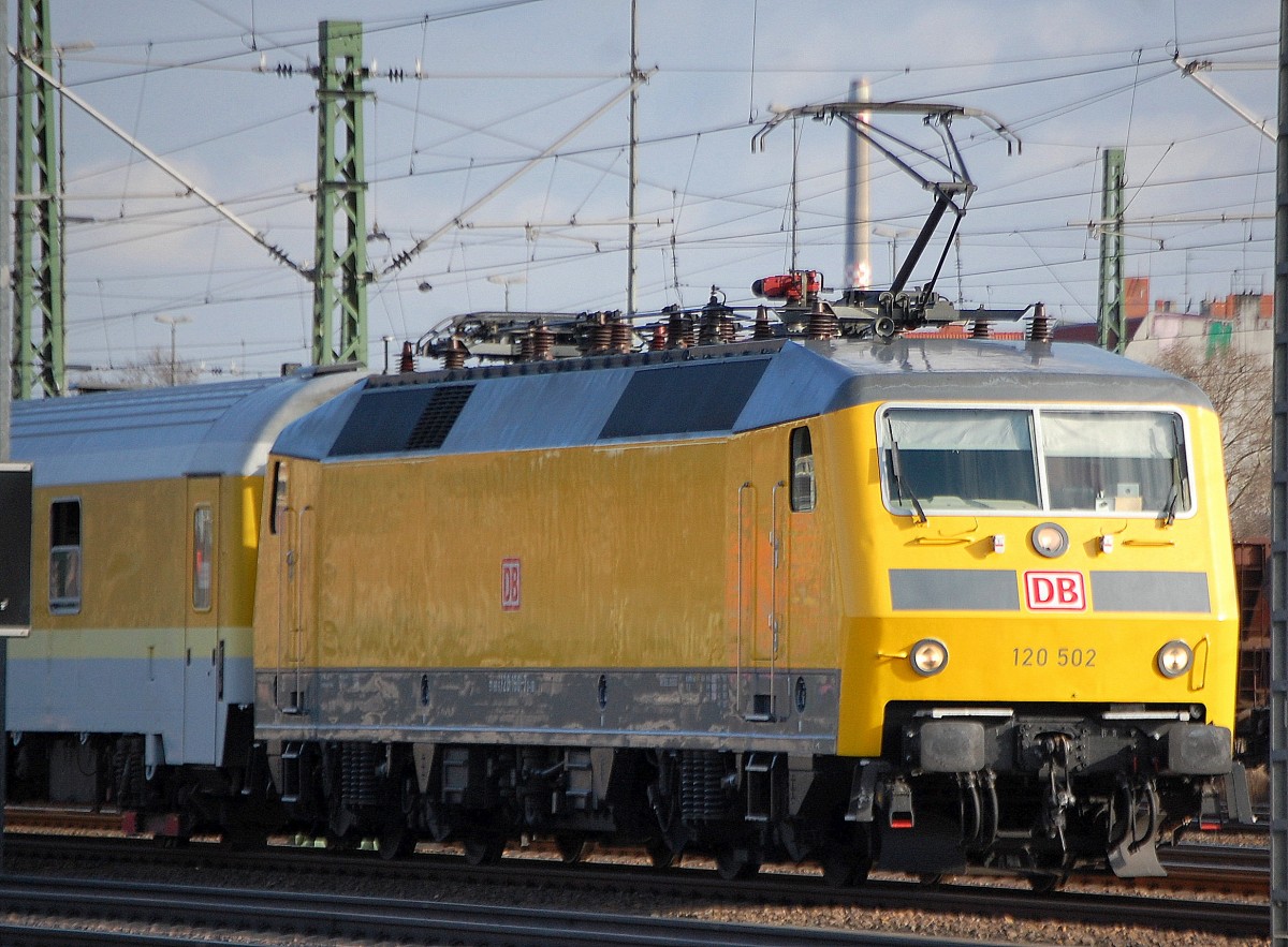 DB Systemtechnik mit 120 502 (120 160-7) und einem Messzug + Universalmesszug EURAILSCOUT UFM 120 am Ende des Zuges am 06.02.14 Berlin Beusselstr.